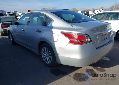 2015 Nissan Altima 2.5/2.5 S/2.5 Sl/2.5 Sv z USA, uszkodzony, nr VIN 1N4AL3AP0FC228330